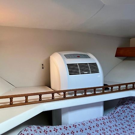 Cozy Private Two Rooms Yacht In Barcelona With Free Parking Sant Adria de Besos Exterior photo