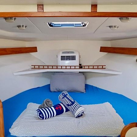 Cozy Private Two Rooms Yacht In Barcelona With Free Parking Sant Adria de Besos Exterior photo