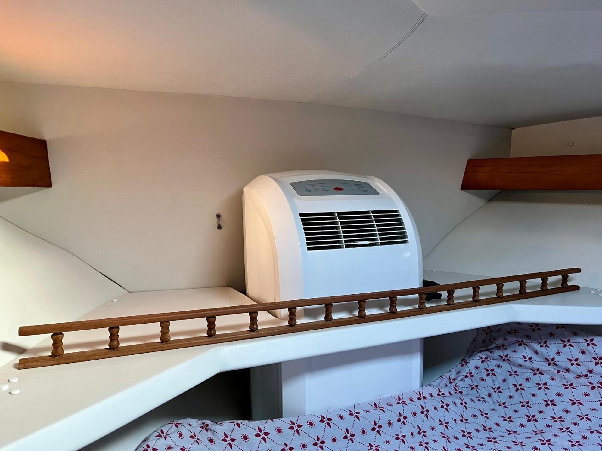 Cozy Private Two Rooms Yacht In Barcelona With Free Parking Sant Adria de Besos Exterior photo